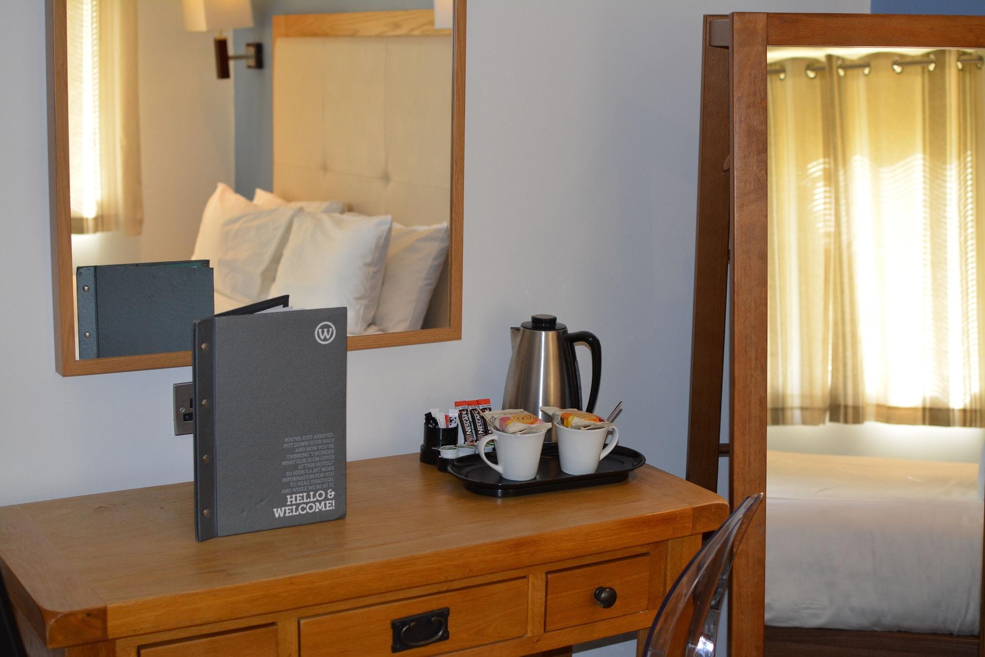 The Waterside Hotel And Leisure Club Manchester Bagian luar foto