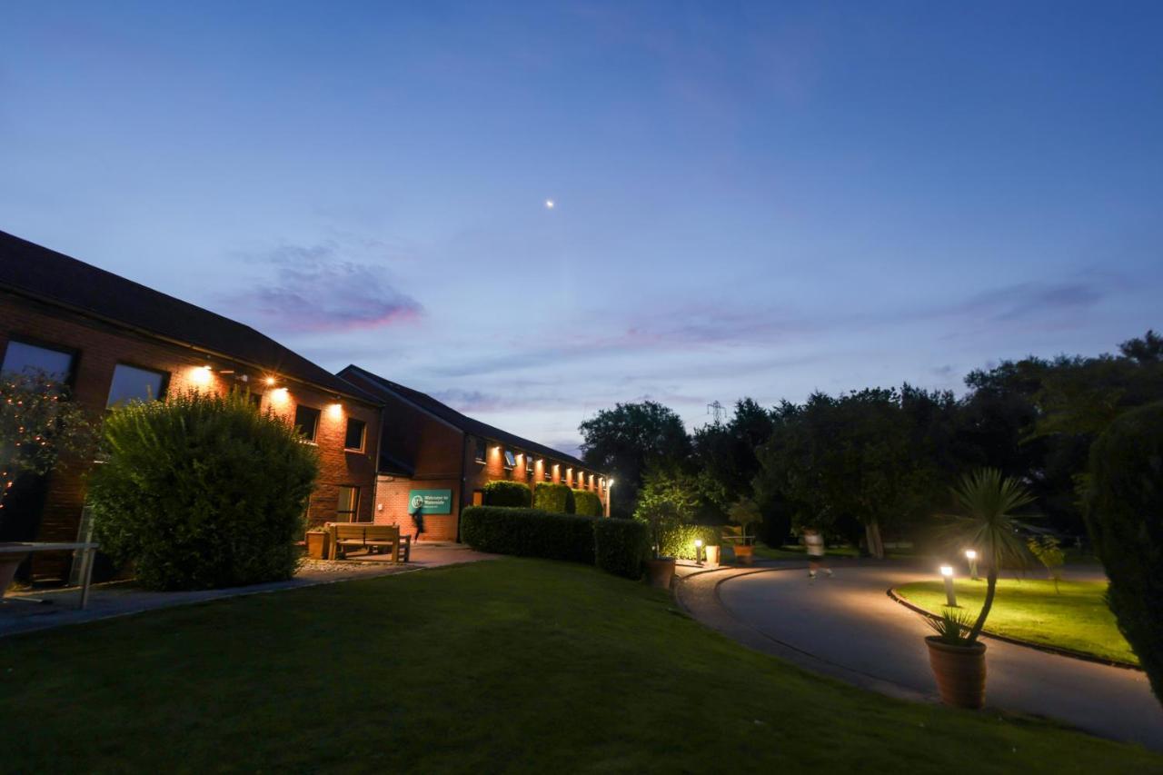 The Waterside Hotel And Leisure Club Manchester Bagian luar foto
