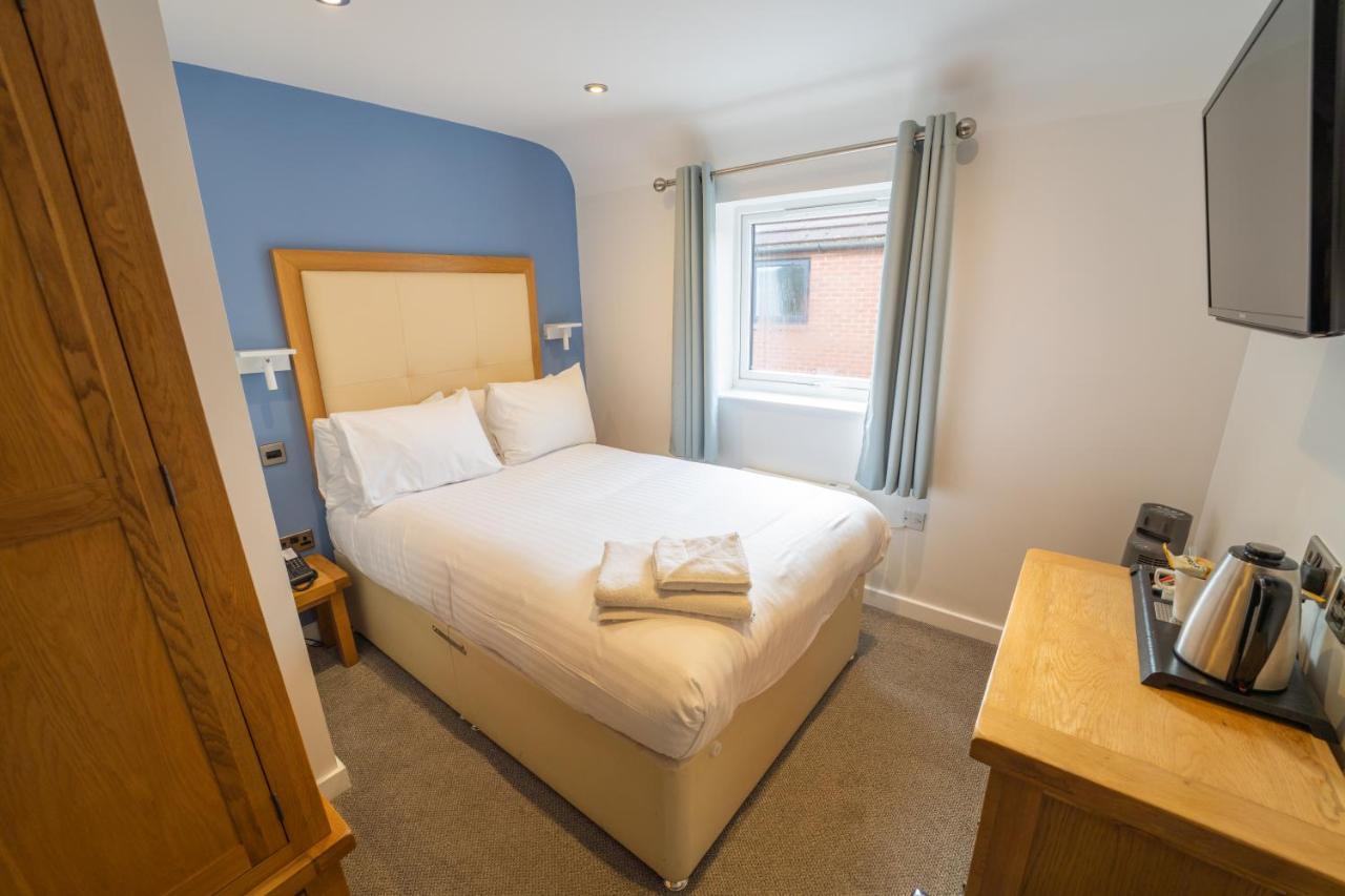 The Waterside Hotel And Leisure Club Manchester Bagian luar foto