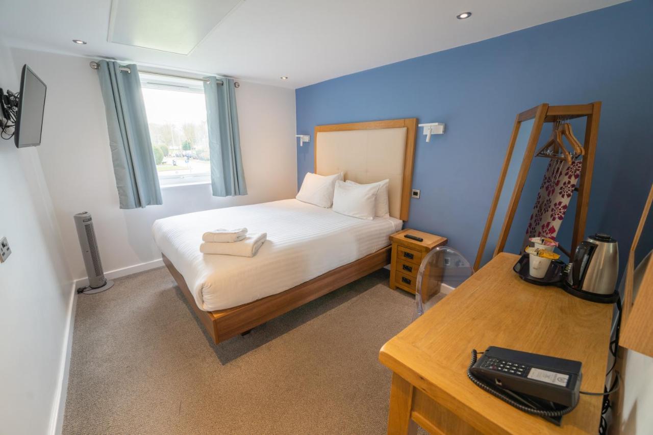 The Waterside Hotel And Leisure Club Manchester Bagian luar foto