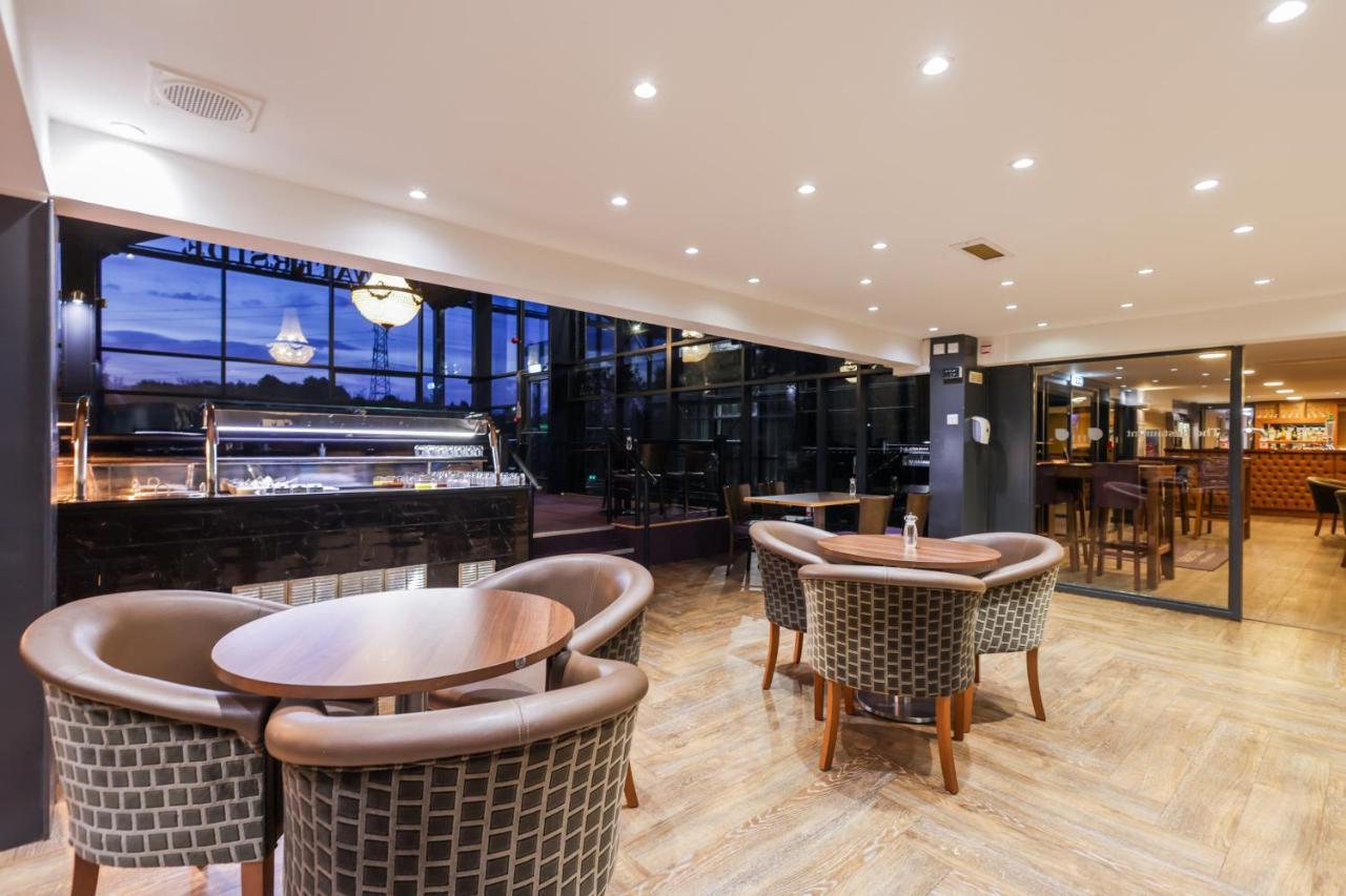The Waterside Hotel And Leisure Club Manchester Bagian luar foto