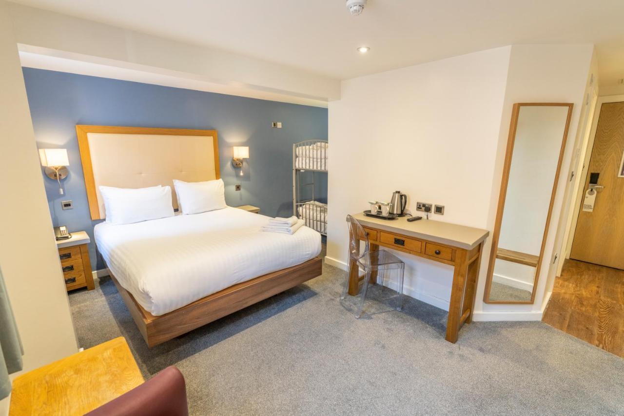 The Waterside Hotel And Leisure Club Manchester Bagian luar foto