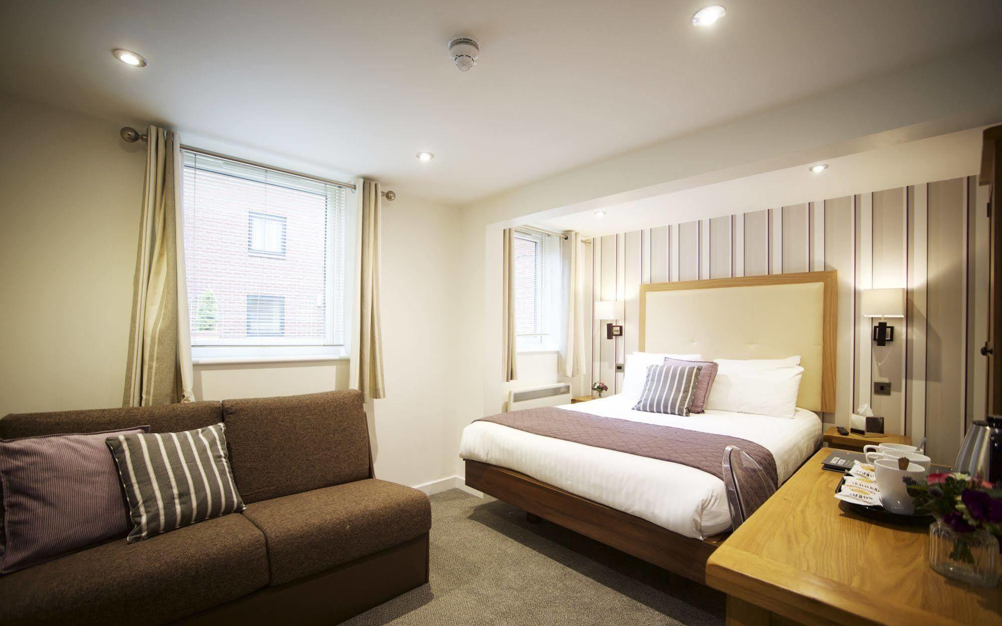 The Waterside Hotel And Leisure Club Manchester Bagian luar foto