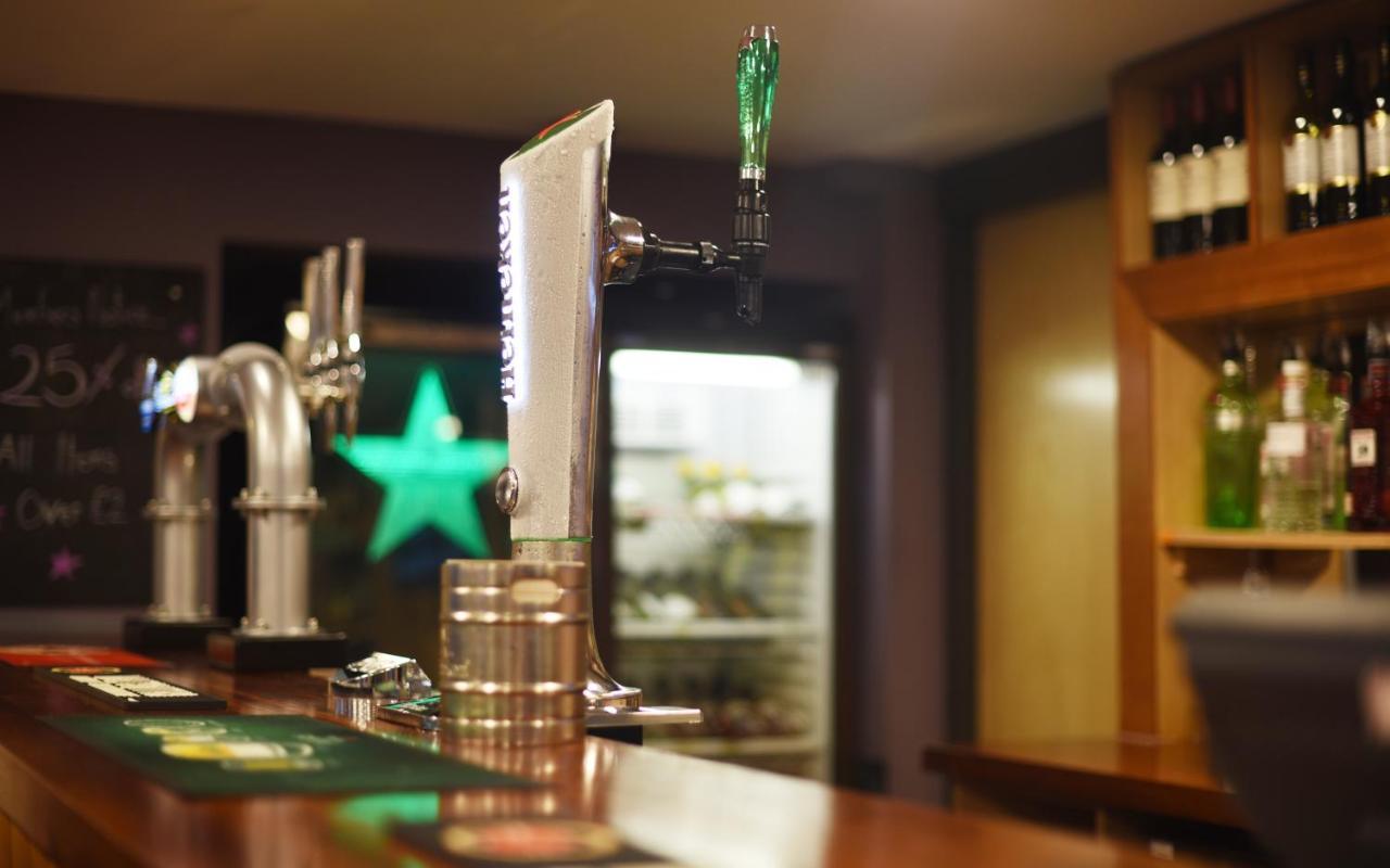 The Waterside Hotel And Leisure Club Manchester Bagian luar foto